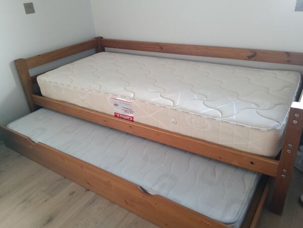 🔝Vendo cama em cerejeira, 190*90 com gavetão e os. Camas