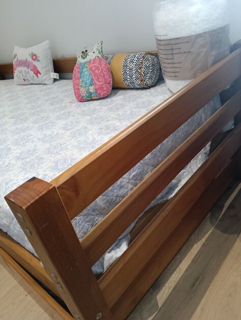 🔝Vendo cama em cerejeira, 190*90 com gavetão e os. Camas