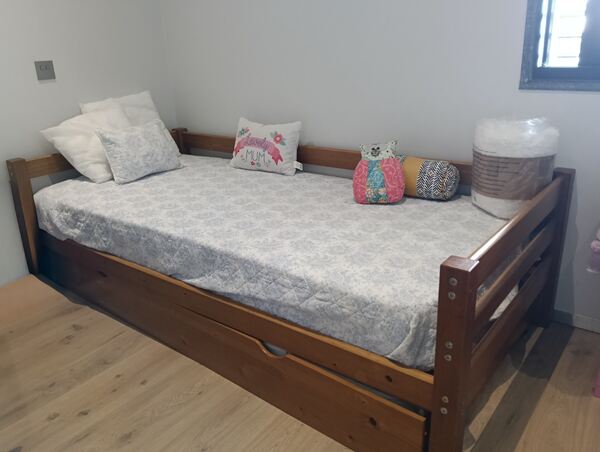 🔝Vendo cama em cerejeira, 190*90 com gavetão e os. Camas