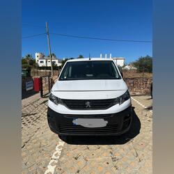 Vende-se Furgoneta Peugeot Partner 2023 em Excelen. Carros. Albufeira. 2023   11.000 km Manual Diesel 100 cv 3 portas Branco ABS Ar condicionado Farol LED Vidros eléctricos Sistema de navegação Volante multi-funções