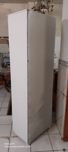 Móvel multiusos lacado. Armários