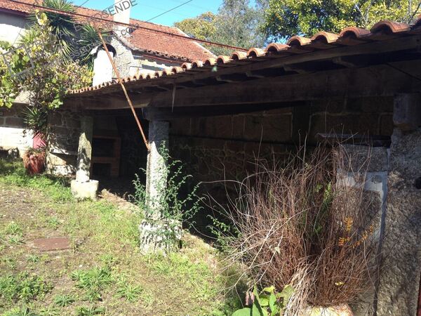 Quinta com casa antiga em Palmeira Faro / Esposend. Casa e apartamentos para vender