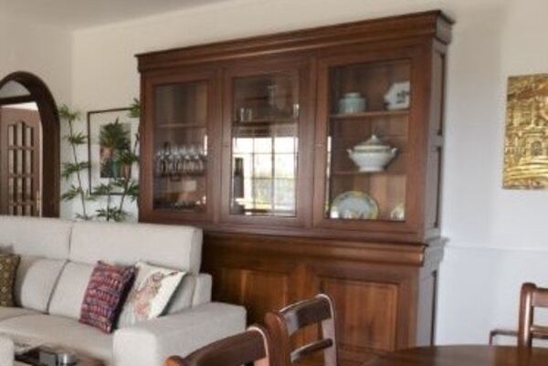 Venda conjunto de Movel e Mesa de sala 6 cadeiras . Conjunto de mesa e cadeiras