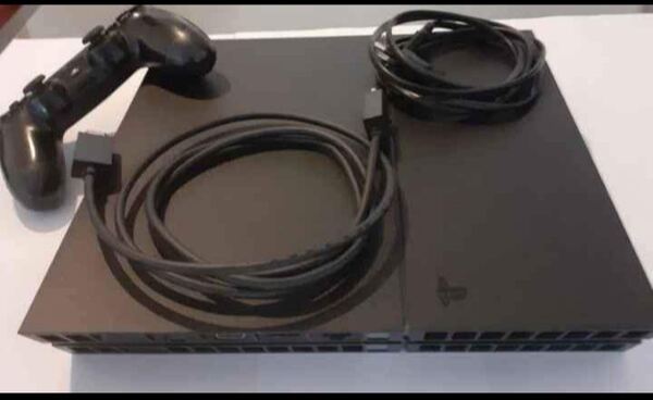 PS4 SONY COMPLETA COM CONTROLADOR. Consolas