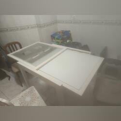 Vendo mesa de cozinha e cadeiras. Mesas de Jantar