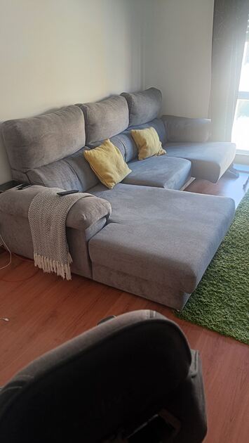 Sofá com chaise long. Sofás e Poltronas