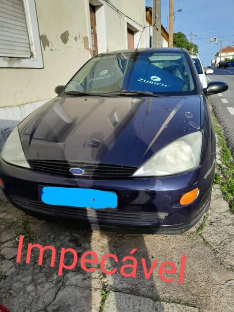 Ford Focus Azul Mk1 5 portas 1998. Carros