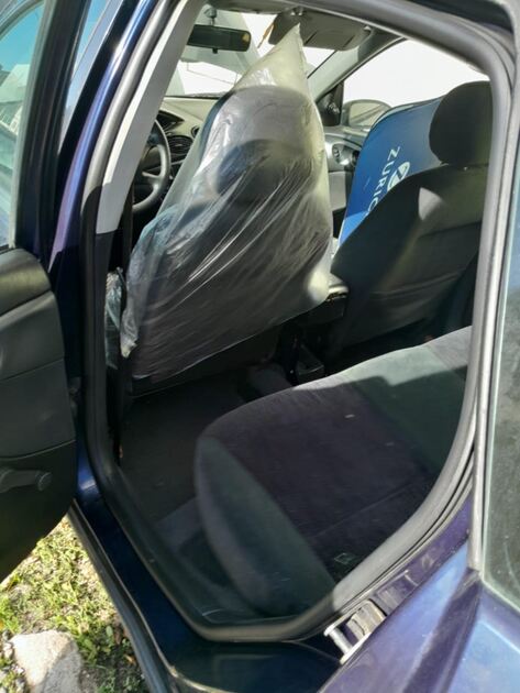 Ford Focus Azul Mk1 5 portas 1998. Carros