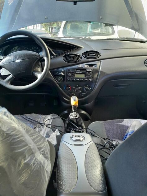Ford Focus Azul Mk1 5 portas 1998. Carros