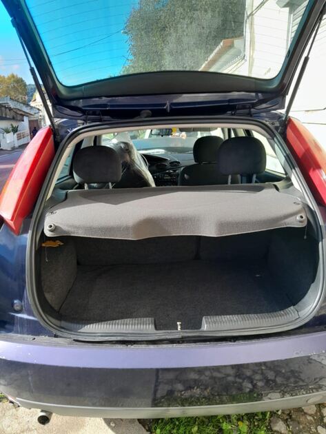 Ford Focus Azul Mk1 5 portas 1998. Carros