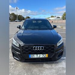 Audi Q2 1.0 TFSI Sport S Tronic. Carros. Alcântara. 2017   138.000 km Automático Gasolina 116 cv 5 portas Preto ABS Ar condicionado Farol LED Vidros eléctricos Cruise control adaptativo Volante multi-funções