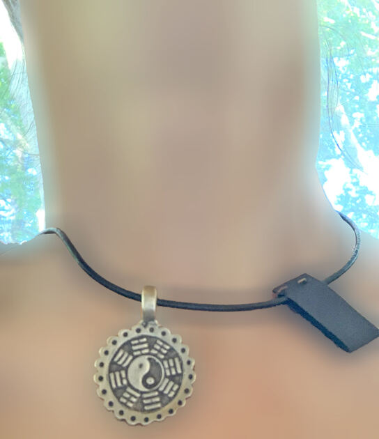 Fio em Couro Yin Yang, Novo/Exclusivo/Único. Colares