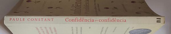 Confidência por Confidência - Paule Constant. Livros