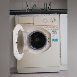 Máquina de lavar roupa usada proura novo dono :). Máquinas de Lavar Roupa. Avenidas Novas. Ariston 6 kg A   Muito bom Antigo