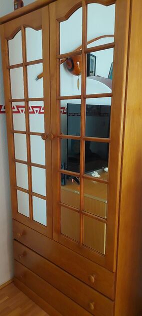 vendo quarto de solteiro Em pinho mel . Camas