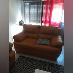 Vendo 2  sofas em pele . Sofás e Poltronas