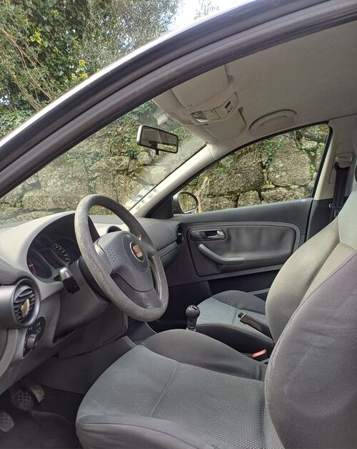Seat Ibiza com peças novas para valorização na ven. Carros