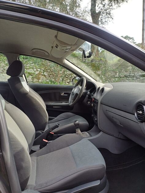 Seat Ibiza com peças novas para valorização na ven. Carros