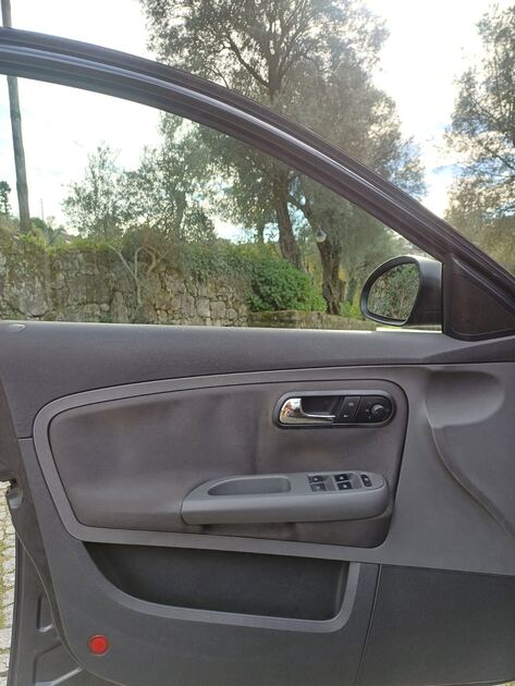 Seat Ibiza com peças novas para valorização na ven. Carros