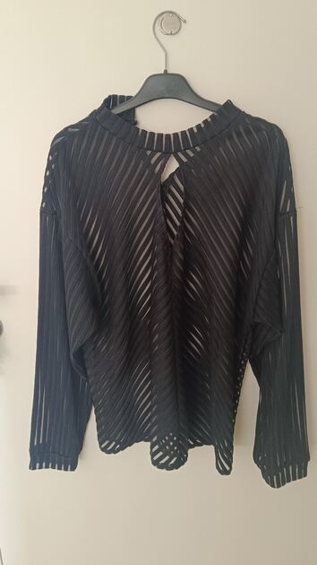 camisa preta . Camisas e Blusas