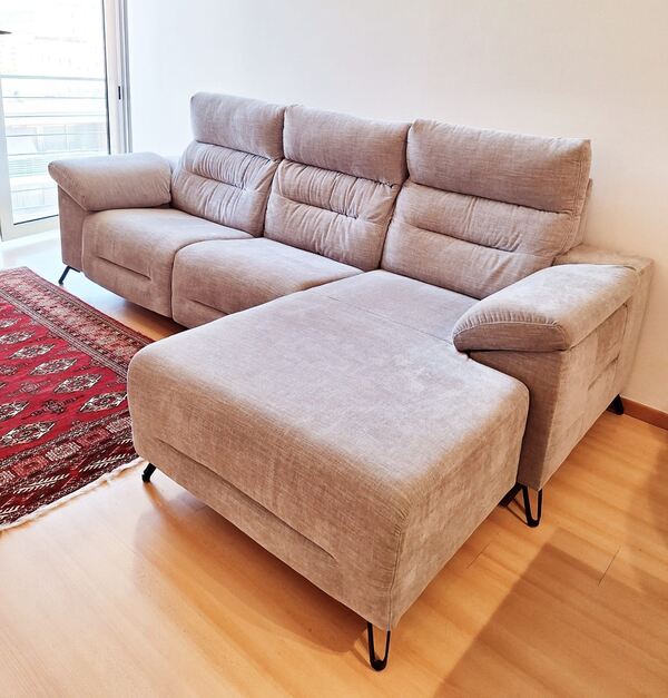 Vendo sofá 3 lugares com chaise longue . Sofás e Poltronas