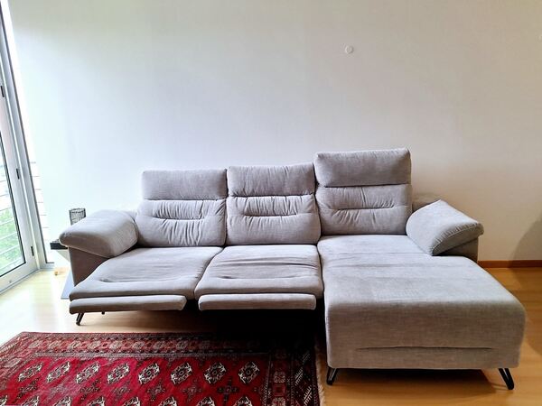 Vendo sofá 3 lugares com chaise longue . Sofás e Poltronas