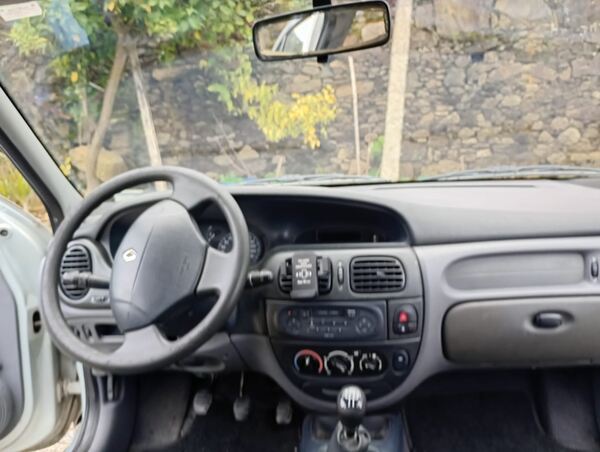 Renault Megane 2001 -159km. Carros
