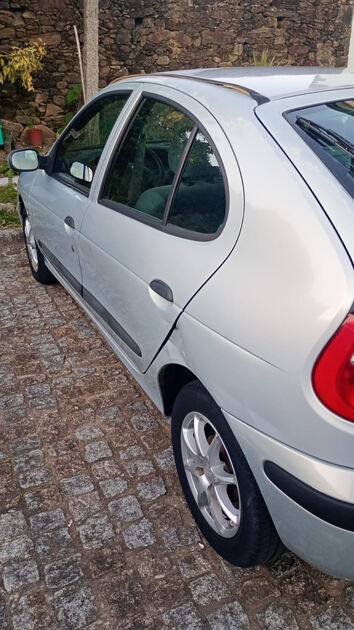 Renault Megane 2001 -159km. Carros