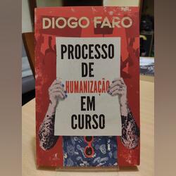 Livro “Processo de humanização em curso”. Livros. Matosinhos.     