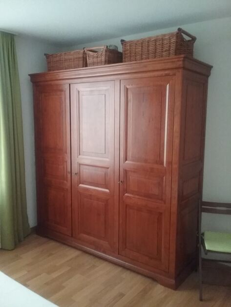 Armário de Quarto (guarda roupa). Armários