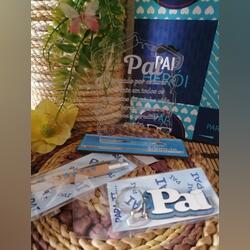 Conjunto placa dia do pai com caneta e porta . Candeeiros