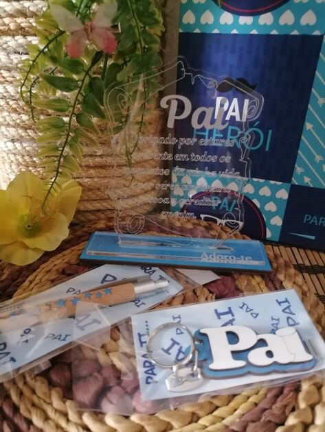 Conjunto placa dia do pai com caneta e porta . Candeeiros
