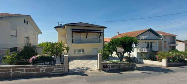 Moradia T5 pronta a habitar em S. Paio de Gramaços. Casa e apartamentos para vender