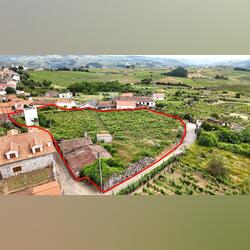 Moradias para reconstrução e terreno -Vilar Maçada. Terreno Rústico