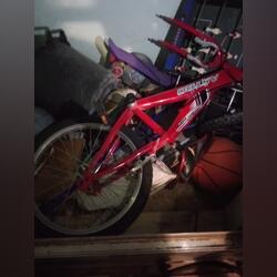 Vendo duas bicicletas usadas . Bicicletas