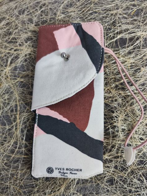 Bolsa para guardar Pincéis de maquiagem da Yves Rocher . Outros (Saúde e beleza)