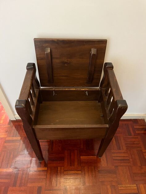 Vendo cadeira de sala en madeira. Cadeiras