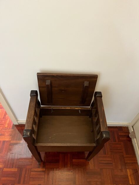 Vendo cadeira de sala en madeira. Cadeiras