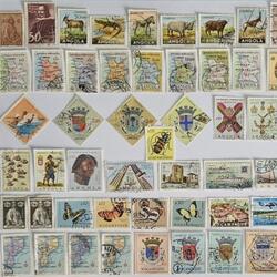 Lote de 81 selos das Ex-colónias Portuguesas. Selos. Sesimbra