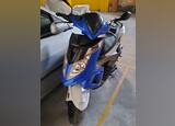 Sectores 50 Kueeuei Haquer . Motos. Gondomar. 2004  25.000 km Scooters Gasolina sem chumbo  Azul 50 cc Arrancador eléctrico Pneus gordos Muito bom