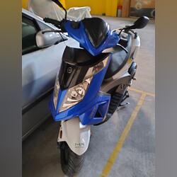 Sectores 50 Kueeuei Haquer . Motos. Gondomar. 2004  25.000 km Scooters Gasolina sem chumbo  Azul 50 cc Arrancador eléctrico Pneus gordos Muito bom