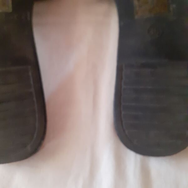 chinelos tamanho 36 com pouco uso. Sandálias