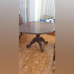 vende-se mesa . Conjunto de mesa e cadeiras