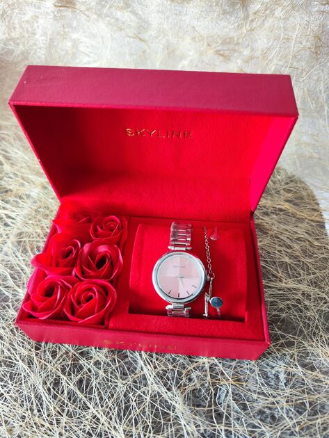 Conjunto de Relógio mais duas pulseiras de Senhora da Skyline . Relógios de Pulso