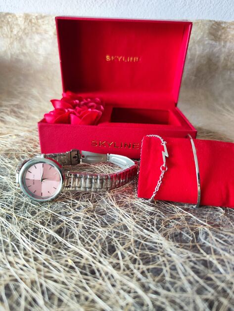 Conjunto de Relógio mais duas pulseiras de Senhora da Skyline . Relógios de Pulso