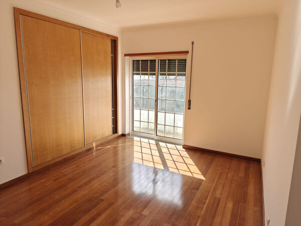 Moradia em Meixomil, Paços de Ferreira. Casa e apartamentos para vender
