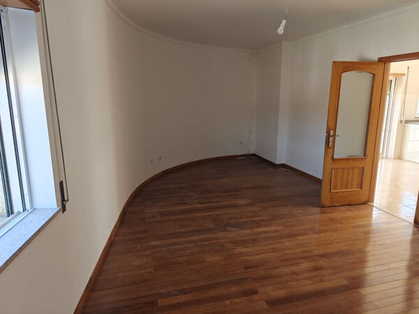 Moradia em Meixomil, Paços de Ferreira. Casa e apartamentos para vender