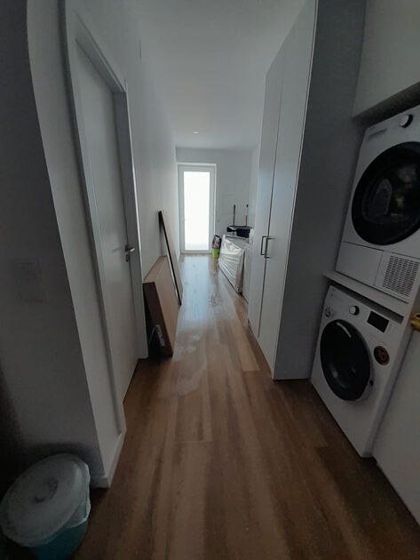Alugo Quarto SUIT com WC privativo. Ofereço Quarto para Arrendar