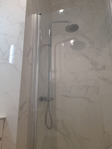 Alugo Quarto SUIT com WC privativo. Ofereço Quarto para Arrendar