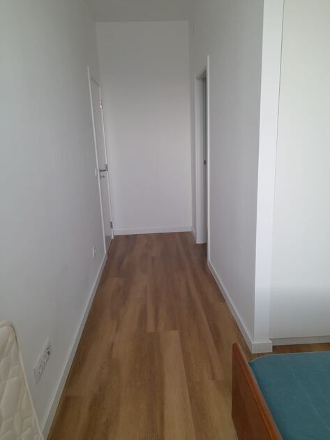 Alugo Quarto SUIT com WC privativo. Ofereço Quarto para Arrendar
